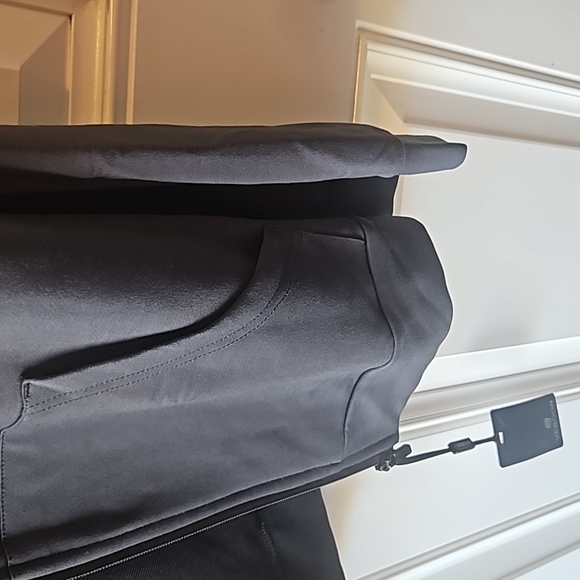 Performance sport jacket ,size medium - Picture 5 of 7